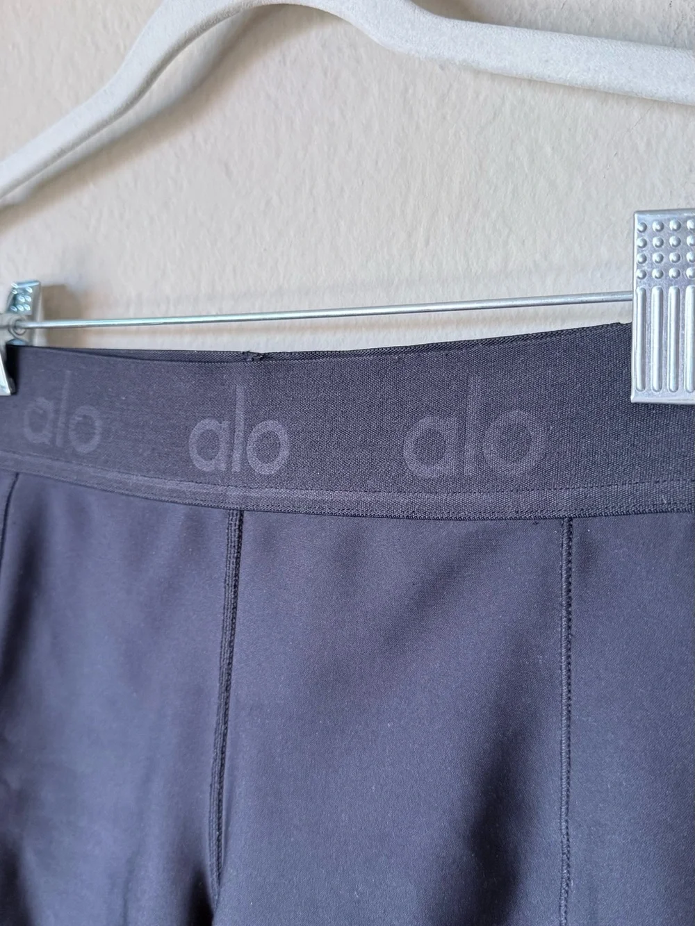 Alo Yoga High-Waist Rider Shorts Black Size XS